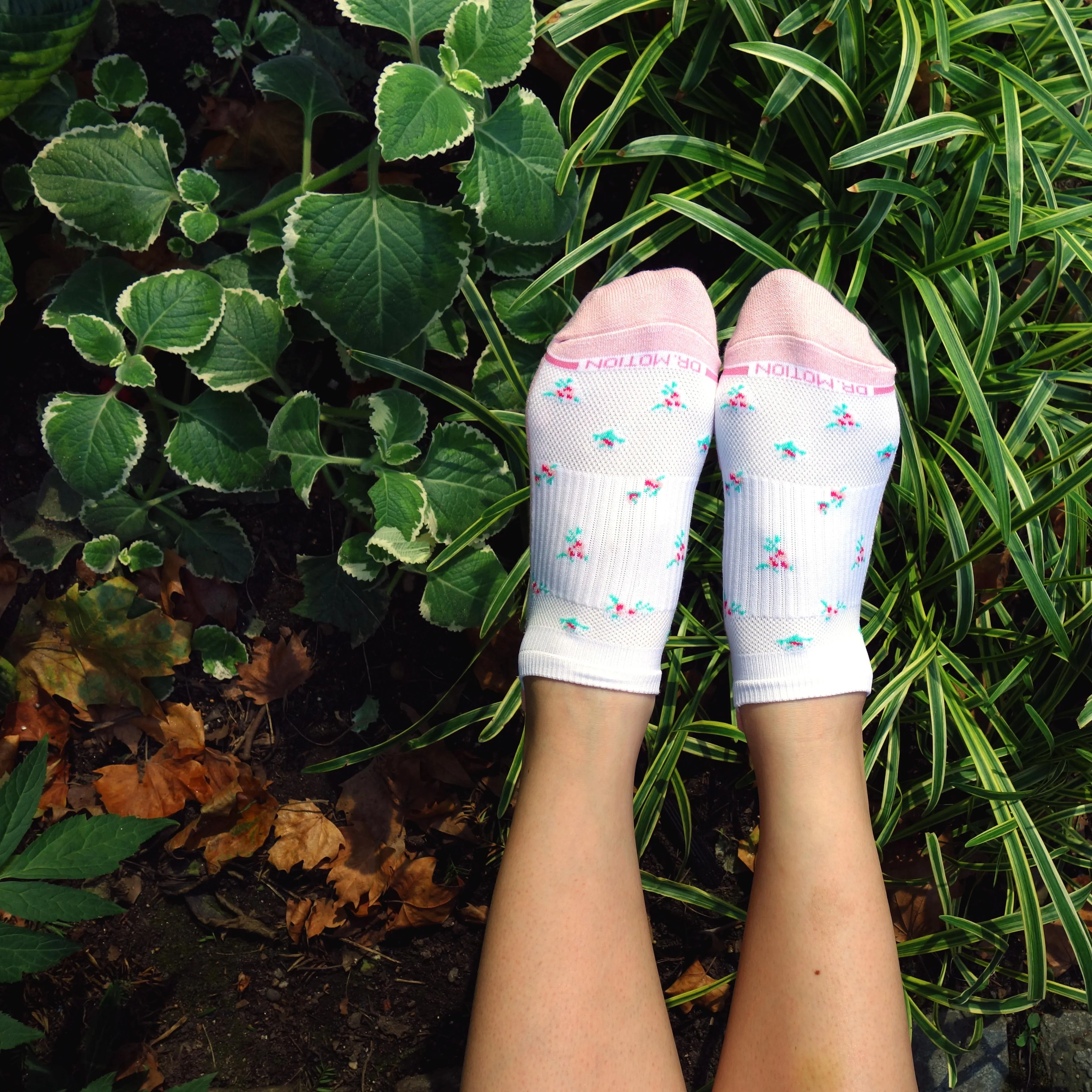 Ditsy Strawberries | Ankle Compression Socks For Women