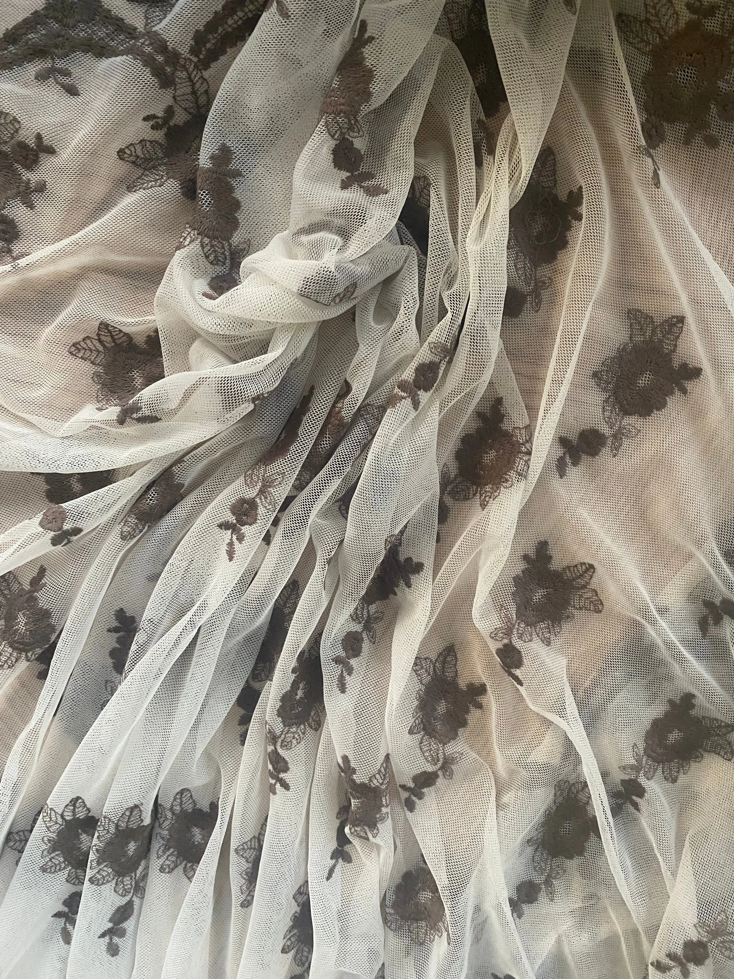 Haggle: Queen Tiffany Scalloped Edges Tulle Lace Mesh with Embroidery Fabric- White and Grey